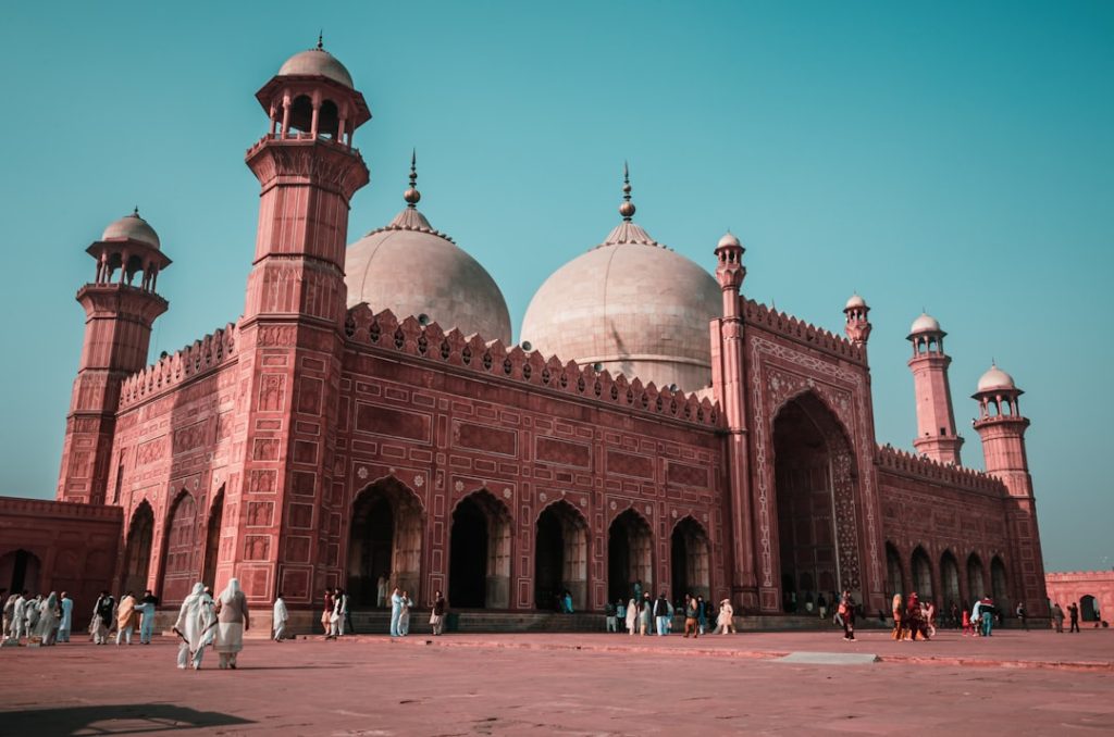 لاہور کی بادشاہی مسجد — اسلامی تاریخ اور ورثے کی علامت جو نسیم حجازی کے ناولوں کا پس منظر ہے